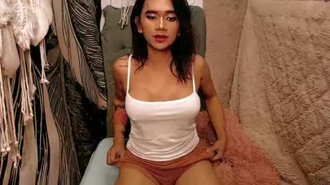 Snapshot of aaliyah04 chatting on 11.22.25 BERLAT online show from 11.22.25