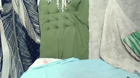 Snapshot of aaliyah04 chatting on 11.24.25 BERLAT online show from 11.24.25