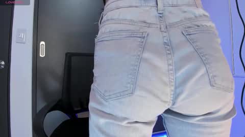 Snapshot of aandreamartinez1 chatting on 10.21.25 andrea online show from 10.21.25