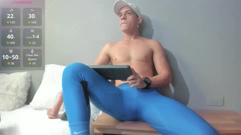 Snapshot of aaron_11_ chatting on 04.19.26 Aaron online show from 04.19.26