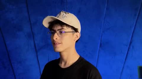 Snapshot of aaron_eze chatting on 09.10.25 Aaron Ezequiel online show from 09.10.25