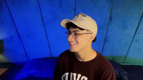 Snapshot of aaron_eze chatting on 09.30.25 Aaron Ezequiel online show from 09.30.25