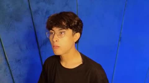 Snapshot of aaron_eze chatting on 11.01.25 Aaron Ezequiel online show from 11.01.25