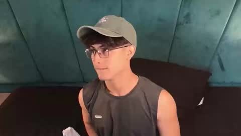 Aaron Ezequiel online show from 04.10.26