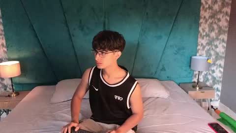 Aaron Ezequiel online show from 04.19.26