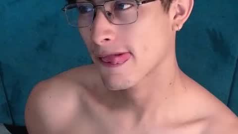 Aaron Ezequiel online show from 05.08.26