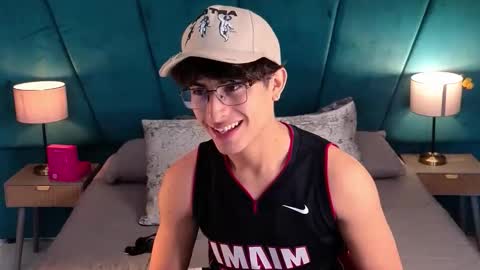 Aaron Ezequiel online show from 05.22.26