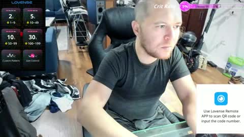Snapshot of aaron_skye chatting on 12.21.25 Aaron Skye online show from 12.21.25