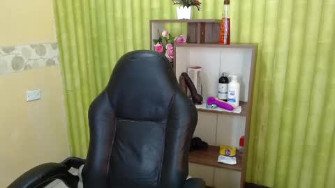 Snapshot of aaronbakers chatting on 02.17.25 im NiallDun online show from 02.17.25