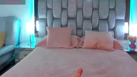 Snapshot of abby_blue01 chatting on 01.11.25 abby_blue01 online show from 01.11.25