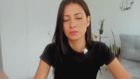 Laura  online show from 12.01.25