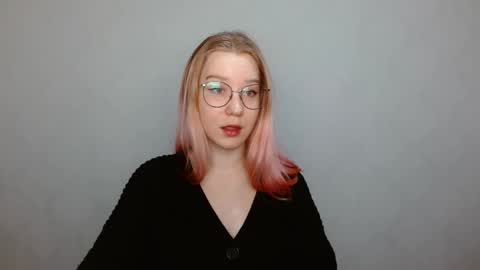 Abby Lovense is active online show from 12.16.24