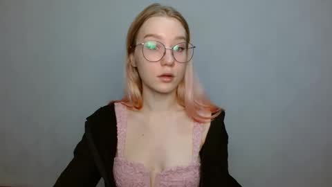 Abby Lovense is active online show from 01.04.25