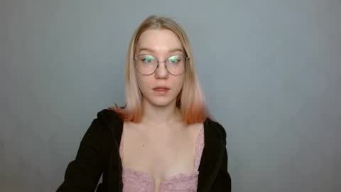 Abby Lovense is active online show from 01.04.25