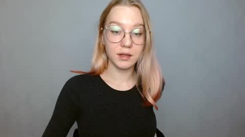 Abby Lovense is active online show from 01.05.25