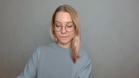 Abby Lovense is active online show from 01.08.25