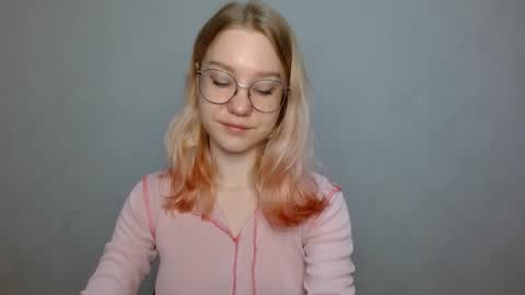 Abby Lovense is active online show from 01.12.25