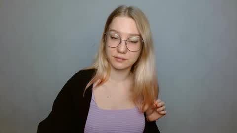 Abby Lovense is active online show from 01.26.25