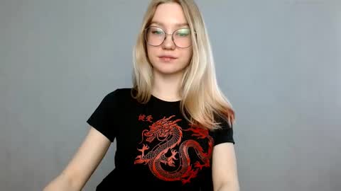 Abby Lovense is active online show from 02.17.25