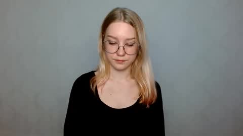 Abby Lovense is active online show from 02.20.25