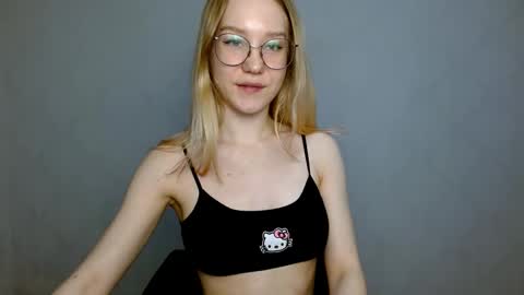 Abby Lovense is active online show from 03.01.25