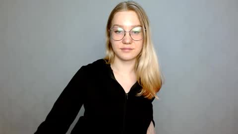 Abby Lovense is active online show from 03.03.25