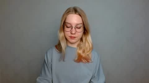 Abby Lovense is active online show from 03.05.25