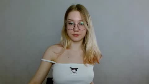 Abby Lovense is active online show from 03.08.25