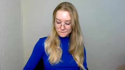 Abby Lovense is active online show from 11.26.25