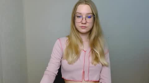 Abby Lovense is active online show from 02.18.26
