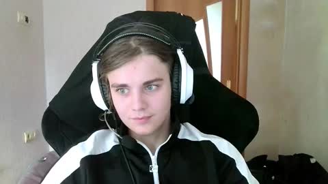 Snapshot of abbysal_blade chatting on 10.03.25 abbysal_blade online show from 10.03.25