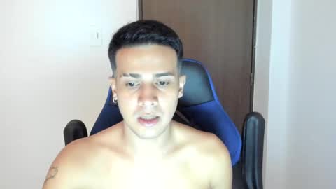 Independence model AbelAsburgo online show from 12.14.24