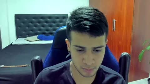 Independence model AbelAsburgo online show from 10.22.25