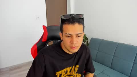 Independence model AbelAsburgo online show from 03.14.26