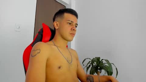 Independence model AbelAsburgo online show from 04.09.26