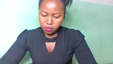Snapshot of abella677022 chatting on 06.19.26 abella677022 online show from 06.19.26
