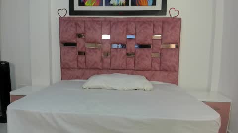 Snapshot of abella_lov chatting on 09.27.25 abella_lov online show from 09.27.25