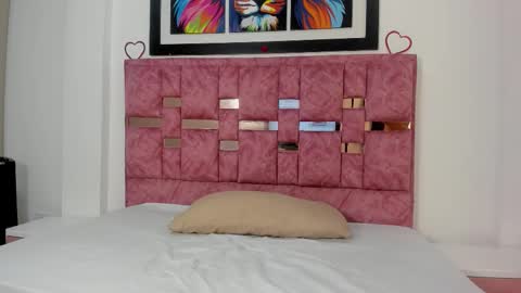 Snapshot of abella_lov chatting on 10.04.25 abella_lov online show from 10.04.25