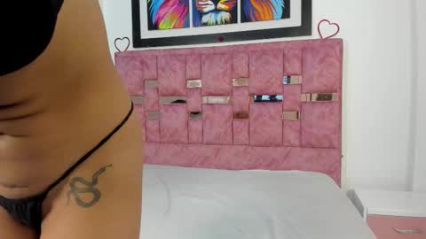 Snapshot of abella_lov chatting on 10.15.25 abella_lov online show from 10.15.25