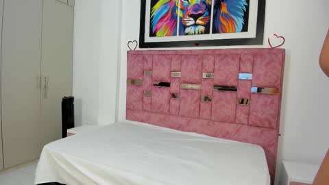 Snapshot of abella_lov chatting on 10.23.25 abella_lov online show from 10.23.25