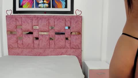 Snapshot of abella_lov chatting on 10.24.25 abella_lov online show from 10.24.25