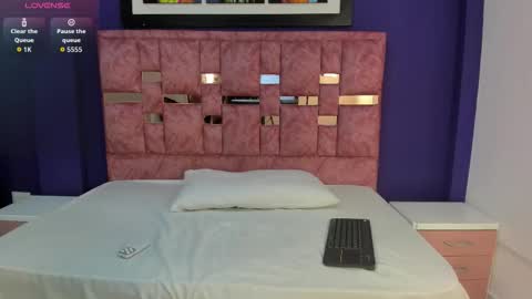 Snapshot of abella_lov chatting on 11.28.25 abella_lov online show from 11.28.25