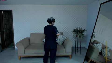 Snapshot of abellacroft chatting on 09.17.25 Abella online show from 09.17.25