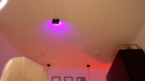 Snapshot of abiigaiil_ chatting on 02.08.25 Abigail online show from 02.08.25