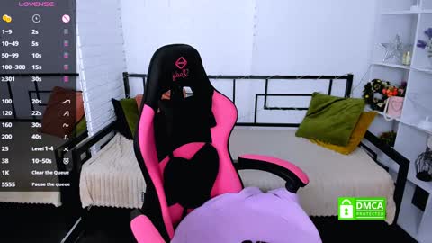 Snapshot of abogailmaartin chatting on 01.06.25 Mary online show from 01.06.25