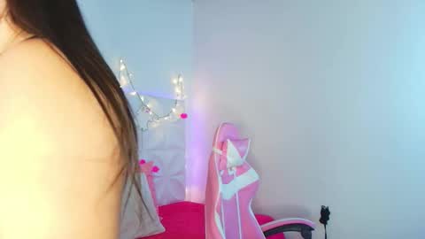 Abril  online show from 10.17.25