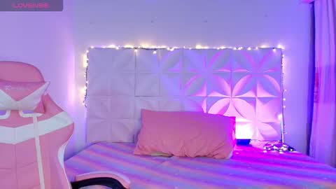 Abril  online show from 11.07.25