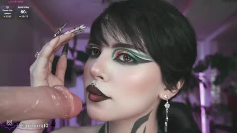 Snapshot of abril__colen chatting on 03.19.26 April online show from 03.19.26