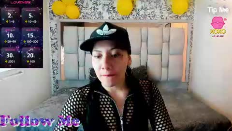 Abril Fox online show from 06.22.26