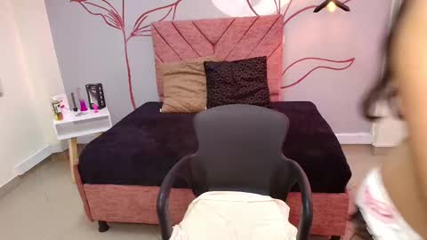 ABRIL MATTHEWS online show from 02.22.25